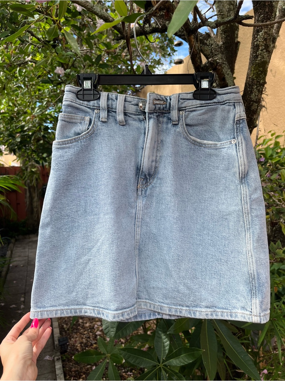 Light Wash Guess Denim Mini Skirt, Women’s size 24